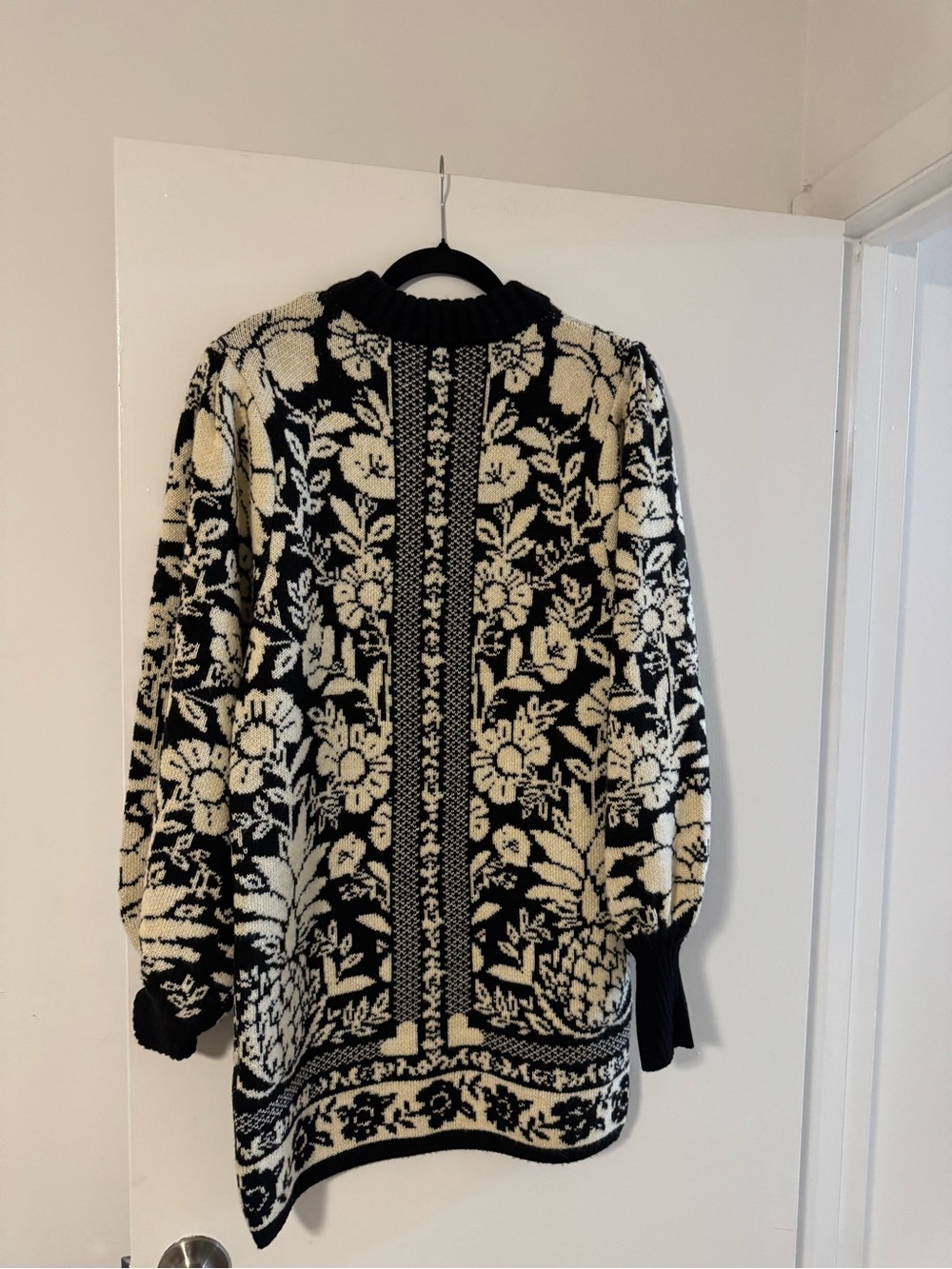 NWT FARM Rio Black Pineapple Garden Mini Sweater Dress. Size M - Picture 3 of 3